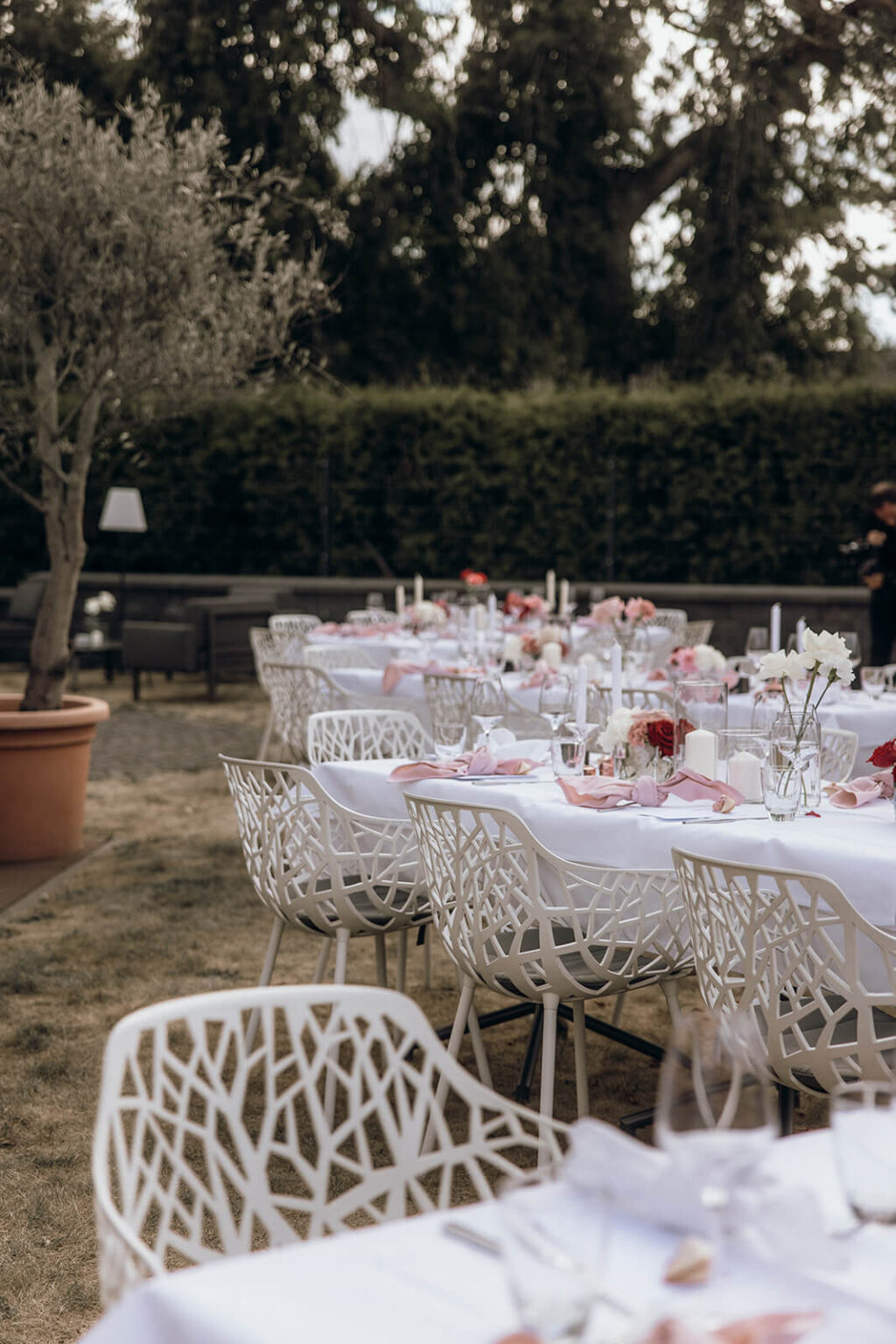 elegant outdoor dining wedding reception decor