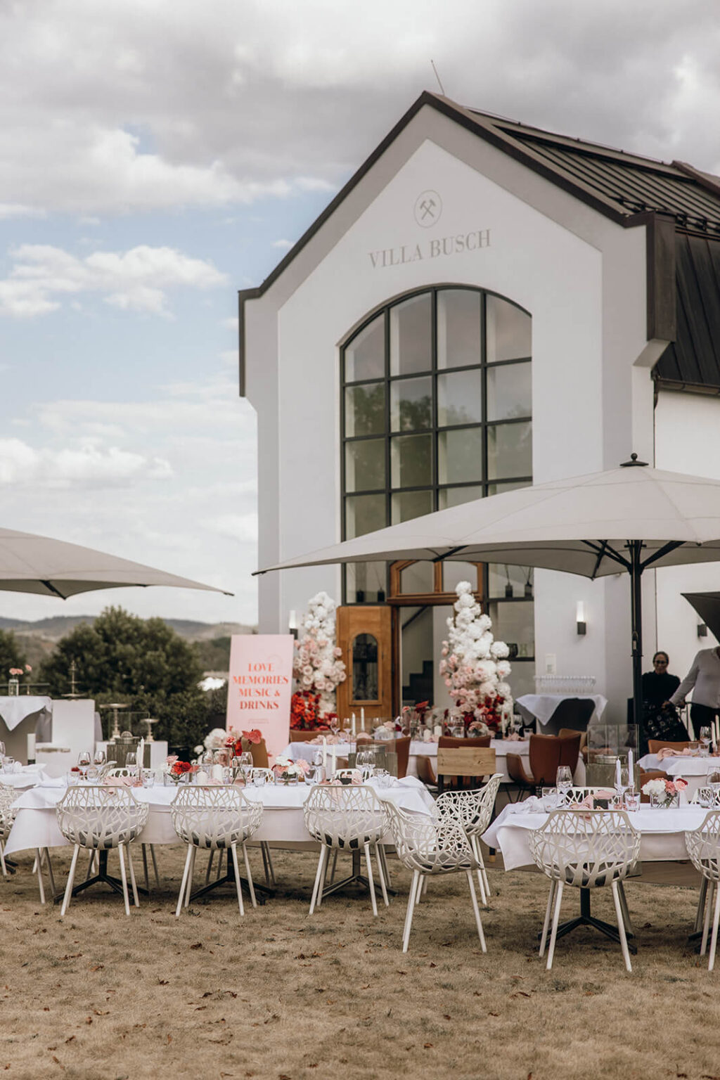 outdoor wedding reception villa busch